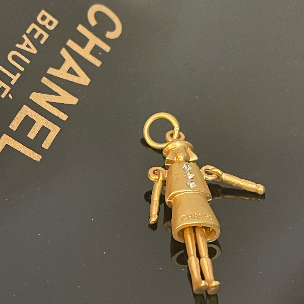 Chanel zipper puller - Picture 4 of 11